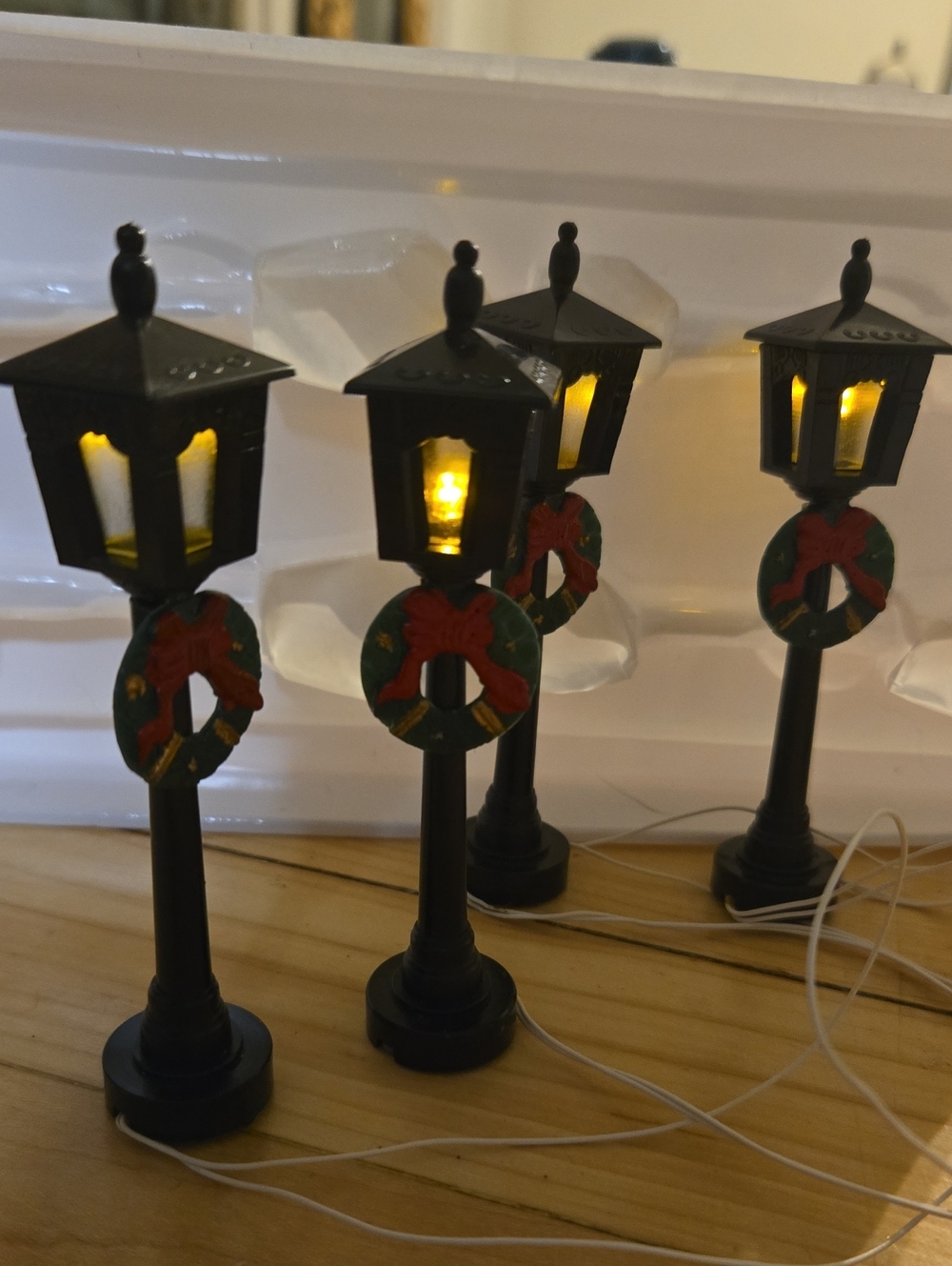 LEMAX Christmas Holiday Village Collection 4 Street Lamps that Light Up